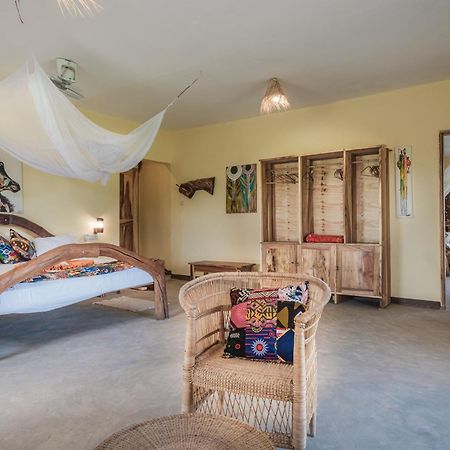Lake Natron Maasai Giraffe Eco Lodge And Camping Mtowabaga Exterior photo