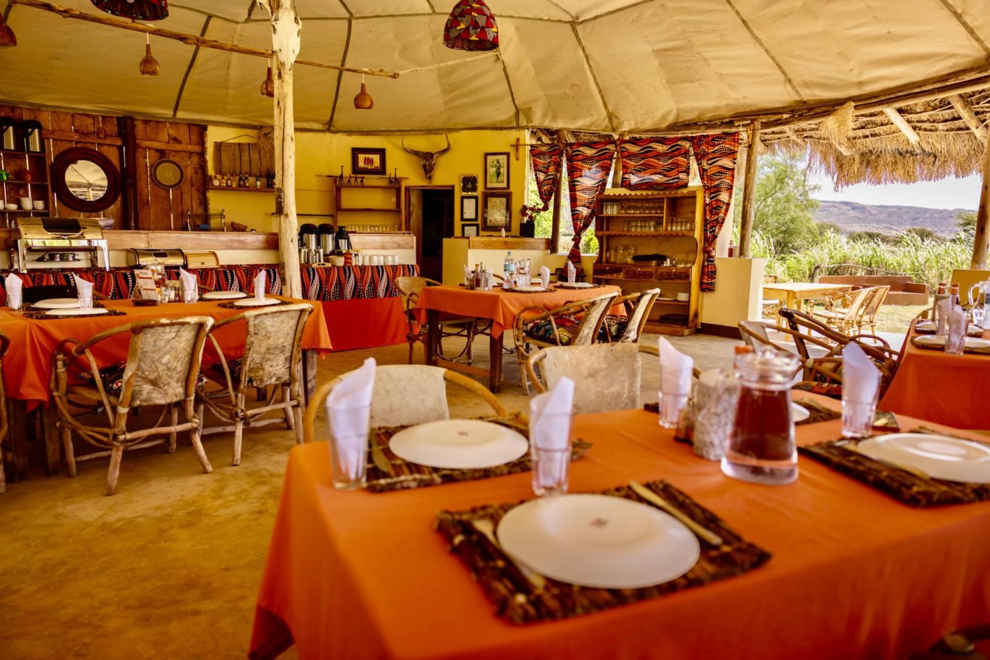 Lake Natron Maasai Giraffe Eco Lodge And Camping Mtowabaga Exterior photo