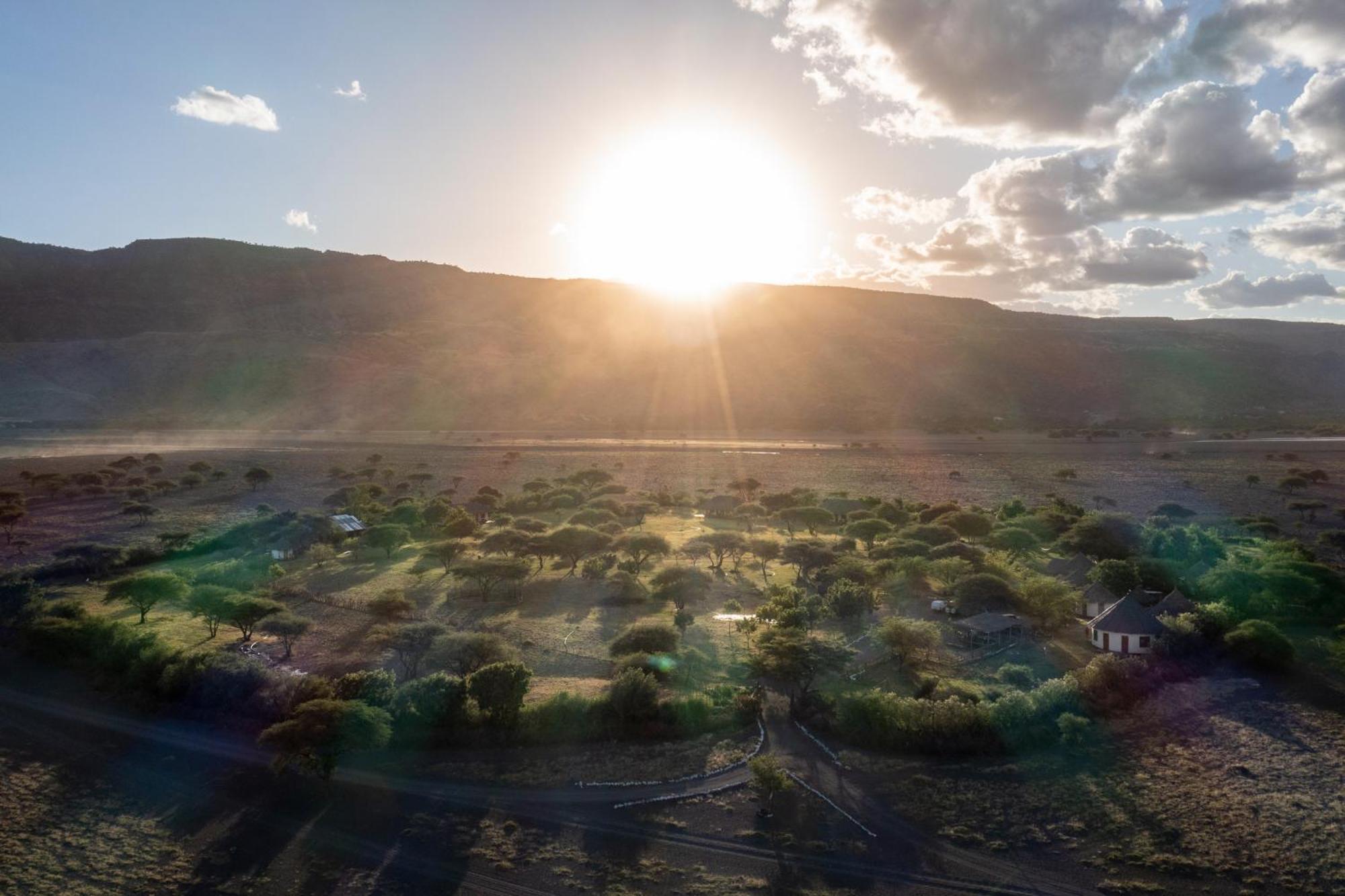 Lake Natron Maasai Giraffe Eco Lodge And Camping Mtowabaga Exterior photo