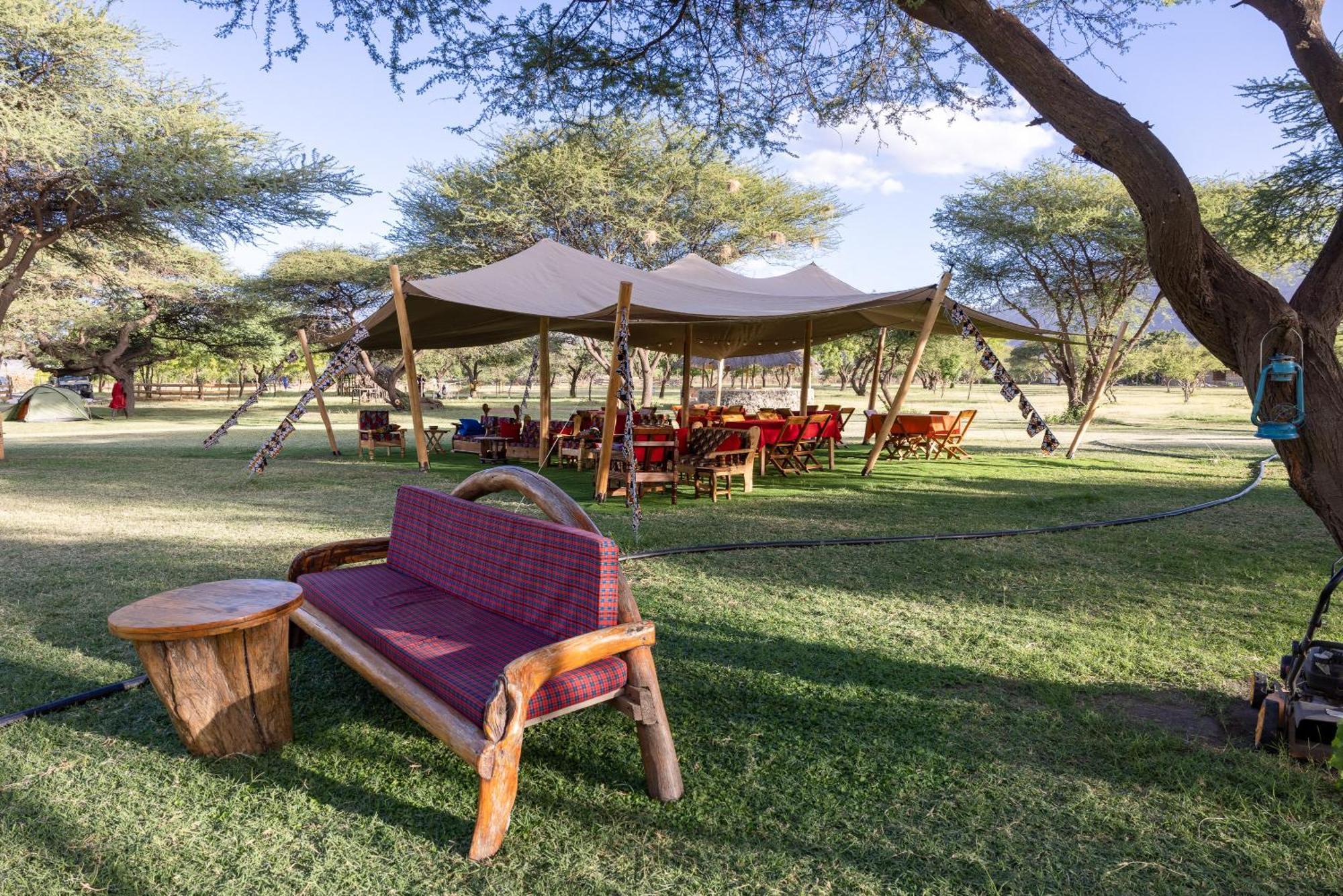 Lake Natron Maasai Giraffe Eco Lodge And Camping Mtowabaga Exterior photo