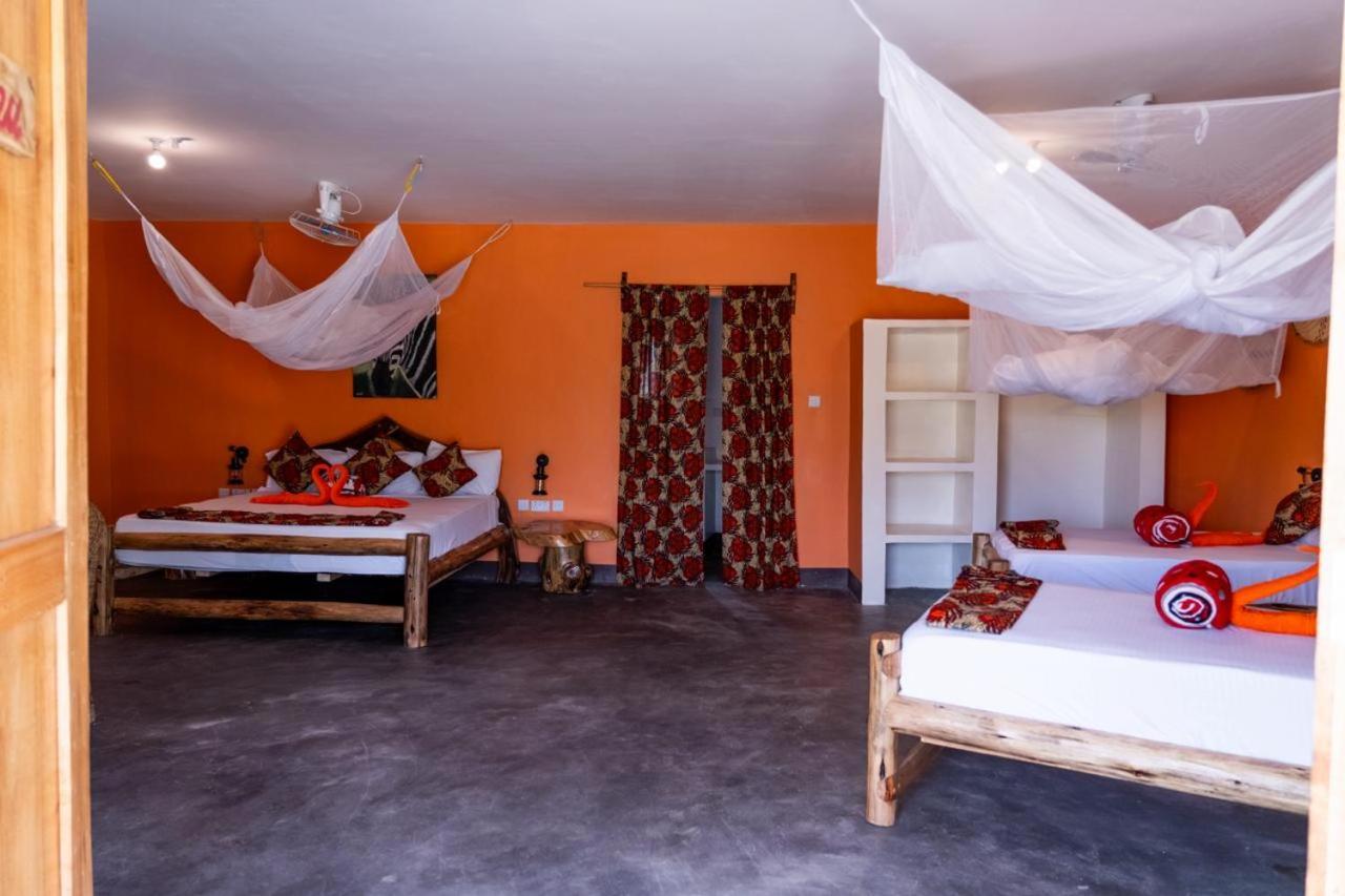 Lake Natron Maasai Giraffe Eco Lodge And Camping Mtowabaga Exterior photo
